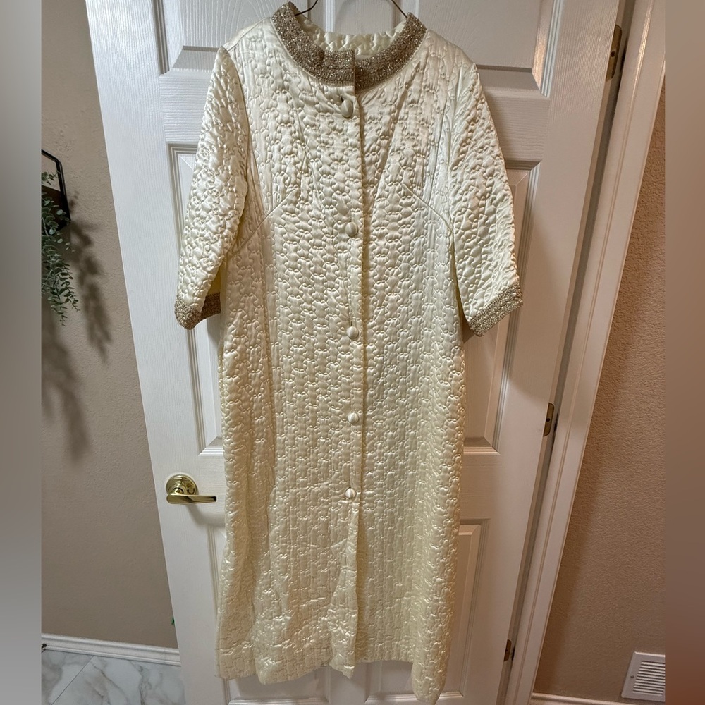 Lisanne Vintage Quilted & Embroidered Metallic Gold Hostess Robe Women's 8